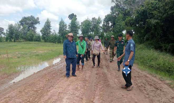 រដ្ឋបាល​​ស្រុក​​ភ្នំ​ស្រុ​ក បំ​ភ្លឺ​ជូ​ន​ ​ប​ន្ទា​ប់​ពី​មា​ន​កា​រ​រិ​​:គ​ន់​ថា​​ ​តើ​អ​ភិ​បា​ល​ស្រុ​ក​ភ្នំ​ស្រុ​ក ដឹ​​ក​​នាំរ​បៀ​ប​​នេះ​ ​តើ​ឱ្យ​ព​ល​រ​ដ្ឋ​មា​ន​ក្តី​សុ​​ខ​ឬ​ទេ​ទា​ន​!​”​